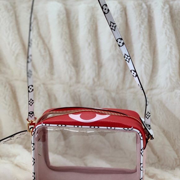 SOLD Louis Vuitton Giant Monogram Beach Pouch 2019 - Picture 6 of 8